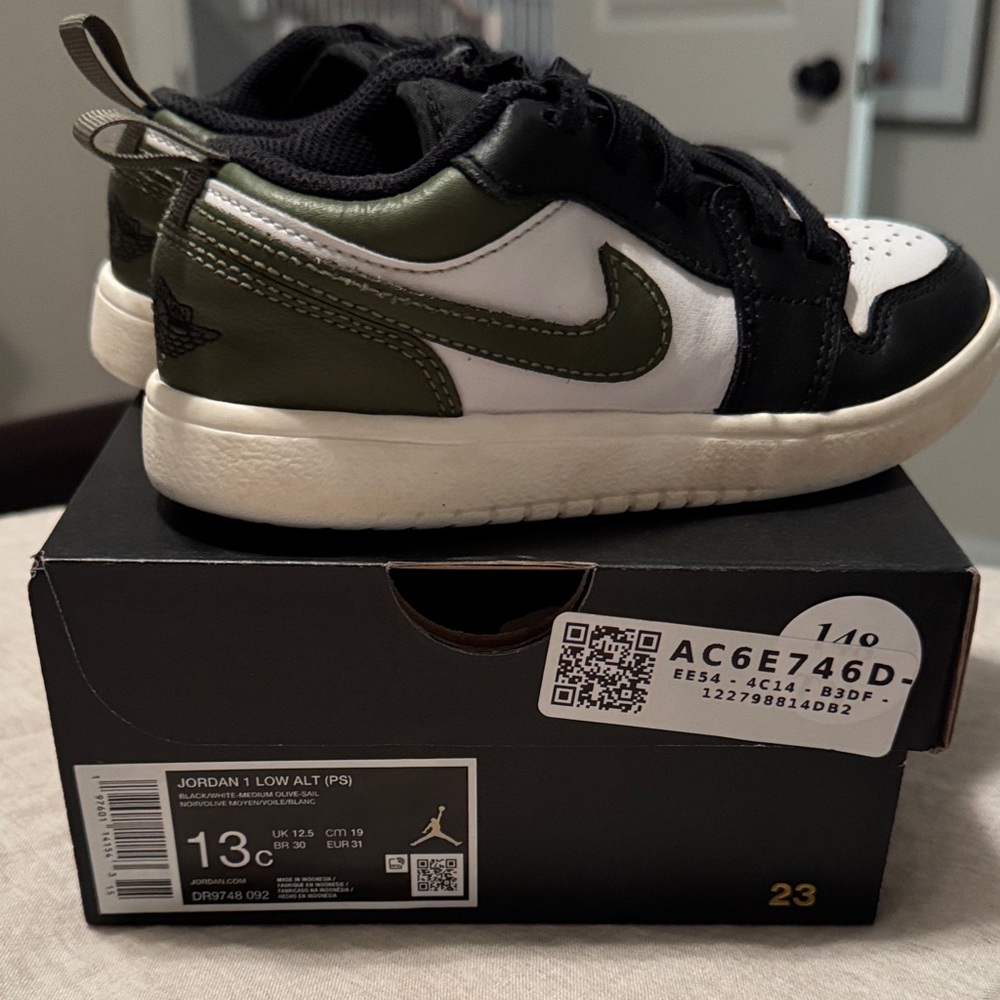 Nike Kids Sneakers Black and Olive